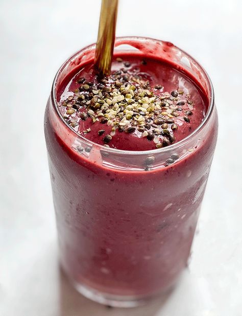 Chocolate Cherry Smoothie Healthy, Morning Breakfast Smoothie, Clean Eating Vegetarian Recipes, Best Green Smoothie, Cherry Smoothie, Oat Smoothie, Breakfast Smoothie Recipes, Dairy Free Chocolate Chips, Chocolate Smoothie