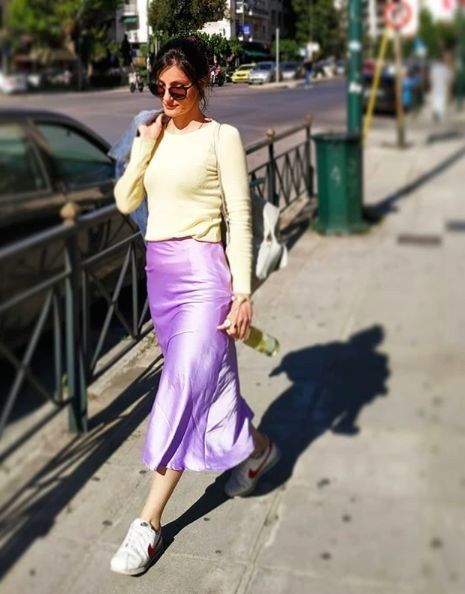 Lilac slip skirt #stylish #summer #outfitideas Satin Dress Outfit Casual, Silk Skirt Outfit Summer, Satin Skirt Outfit Summer, Satin Slip Dress Outfit, Purple Skirt Outfit, Silk Dress Outfit, Silk Dresses Outfit, Silk Skirt Outfit, Lady Outfit