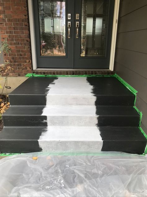 Paint Your Ugly Concrete Steps Concrete Front Steps, Painted Porch Floors, Cement Steps, Concrete Front Porch, Entry Steps, Paint Concrete Patio, Painted Concrete Steps, Paint Concrete, Front Door Steps