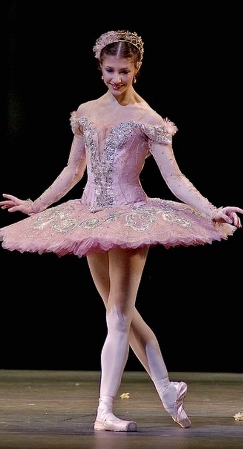 Sleeping Beauty Ballet Costumes, Ballet Moodboard, Aurora Ballet, Dancer Pictures, Alina Cojocaru, Ballet Variations, Sleeping Beauty Ballet, Aurora Costume, Sleeping Beauty Costume