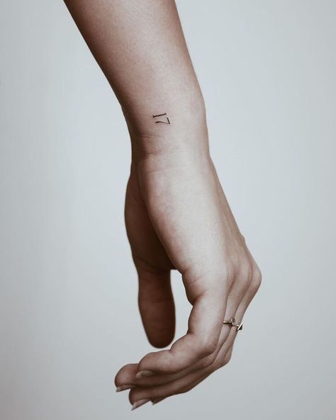 Number Tattoo Fonts, 22 Tattoo, Stile Kylie Jenner, Number Tattoos, 13 Tattoos, Tattoo Inspiration Men, 4 Tattoo, Парные Тату, Cute Tiny Tattoos