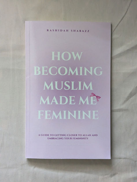 A new book for reading Muslimahs! 'How Becoming Muslim Made Me Feminine': a powerful guide crafted specifically for Muslim women seeking to embrace their femininity, deepen their connection with Allah, and liberate themselves from societal constraints. Indulge in this refreshing read about what it means to be a feminine Muslimah and the ideal traits of Muslim women. Includes insights rooted in the Quran and Hadiths. Books On Islam, Best Islamic Books, La Ilaha Illallah, Empowering Books, Healing Books, Best Self Help Books, Books To Read Nonfiction, 100 Books To Read, Unread Books