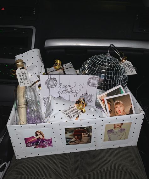 Taylor Swift Present Ideas 1989, Taylor Swift Birthday Basket Ideas, Taylor Swift Debut Gift Ideas, Taylor Swift Christmas Present Ideas, Christmas Gift Ideas For Swifties, Taylor Swift Bday Presents, Taylor Swift 1989 Gift Ideas, Birthday Gifts For Best Friend Taylor Swift, Birthday Presents For Swifties