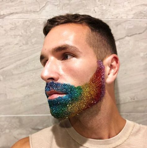 Glitter Beard @donovan.farrens  #NYCpride #gayboy #pride #NYC #glitter #glitterbeard #rainbow Male Pride Makeup, Glitter Beard, Glitter Carnaval, Pride Ideas, Gay Costume, Queer Hair, Glitter Eyebrows, Pride 2024, Pride Parade Outfit