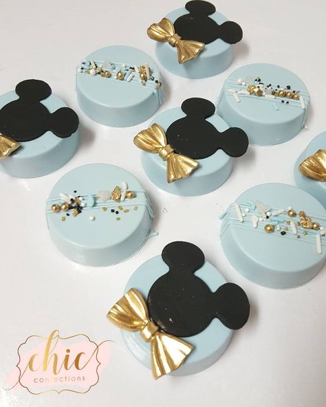 Chic Confections|Orlando Cakes on Instagram: “Mickey Mouse inspired Chocolate Covered Oreos #ChicConfections #Chocolatecoveredoreos” Mickey Mouse Oreos, Gold Mickey Mouse, Mouse Cookies, Mickey Mouse Cookies, Covered Oreos, Baby Shower Desserts, Chocolate Oreos, Baby Mickey, Chocolate Covered Oreos