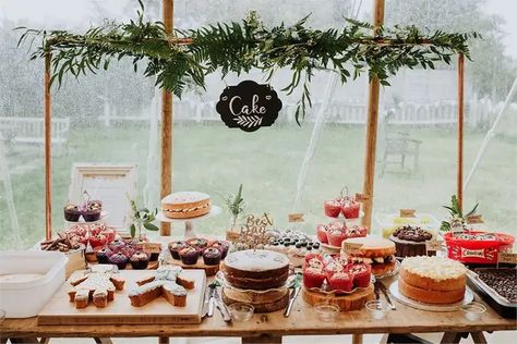 18 Amazing Wedding Dessert Table Ideas (& How to Create Your Own) - hitched.co.uk Chocolate Coated Strawberries, Dessert Alternatives, Wedding Cake Ombre, Wedding Cake Toppers Unique, Dessert Bar Wedding, Wedding Cake Alternatives, Traditional Wedding Cake, Wedding Cake Flavors, Wedding Cake Table