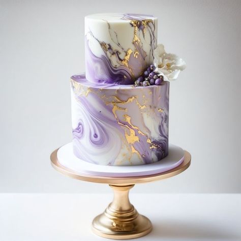 Cakes With Cream Cheese Frosting, Cakes With Cream Cheese, Gold And White Cake, Bolo Rapunzel, Purple Cakes Birthday, Decorate A Cake, White Birthday Cakes, Butterfly Birthday Cakes, Purple Cake