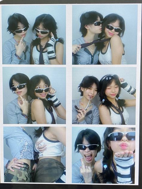 2 Friend Pose Reference, Y2k Poses 2 People, Y2k Outfits Glasses, Funny Photobooth Poses, Pose For Photobooth, Photobooth Pics Friends, Photo Booth Duo Poses, Friends Photobooth Ideas, Photobooth Ideas Best Friends