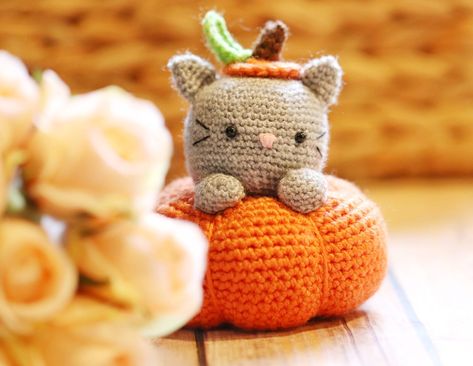 Giant Amigurumi, Colorful Amigurumi, Crochet Pour Halloween, Halloween Themes Decorations, Mini Amigurumi, Foundation Single Crochet, Pumpkin Cat, Crochet Gratis, Crochet Pumpkin