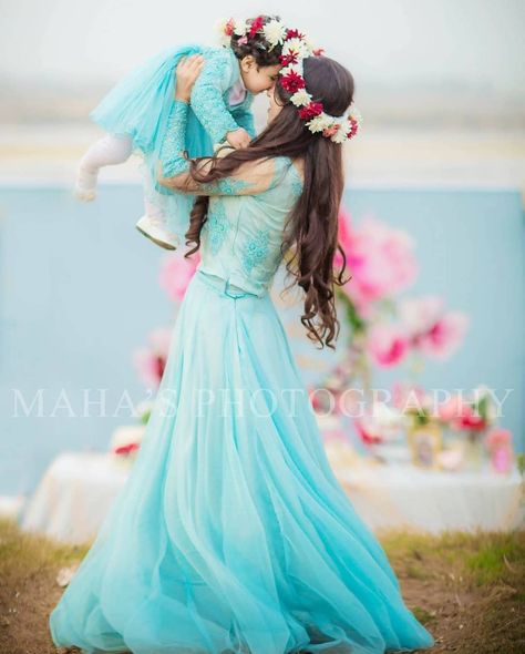 Mother Daughter Matching Outfits Ideas For Wedding! Mommy Daughter Dresses, Mom Daughter Matching Dresses, Mom And Baby Dresses, Mom Daughter Outfits, Mother Daughter Fashion, Mother Daughter Matching Outfits, Mother Daughter Dresses Matching, Mom And Daughter Matching, Mother Daughter Outfits