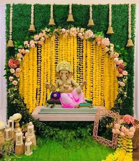 Ganpati Decoration Theme Ideas, Shaadi Ka Ghar, Gauri Decoration, Flower Decoration For Ganpati, Eco Friendly Ganpati Decoration, Ganpati Decoration Theme, Mandir Decoration, Ganesh Chaturthi Decoration, Pooja Decor