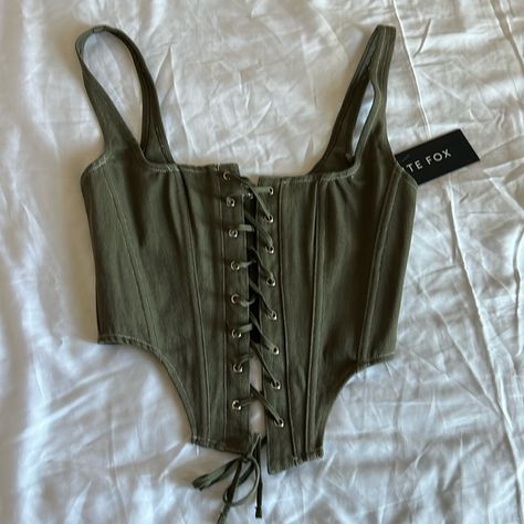 Green Witch Style, Outfits With Green Shirt, Olive Green Outfit Aesthetic, Green Top Aesthetic, Green Clothes Aesthetic, Corset Top Green, Cottagecore Tops, Corset Cottagecore, Green Corset Top