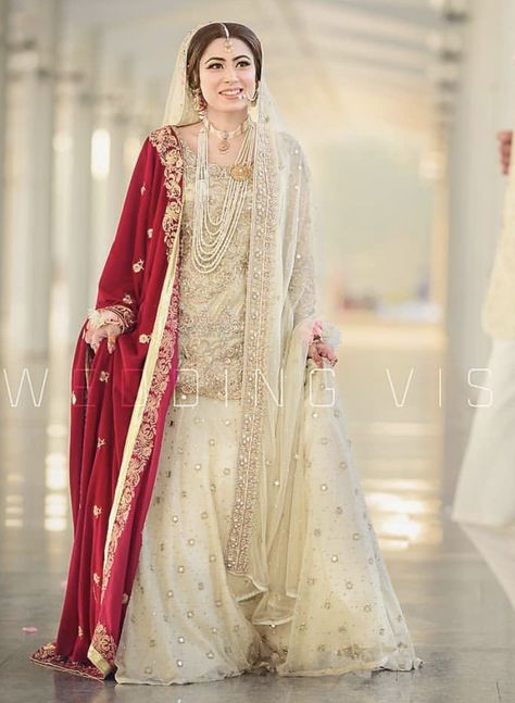 Nikah Dress Pakistani, Baju Kahwin, Nikah Outfit, Nikah Dress, Pengantin India, Shadi Dresses, Pakistani Formal Dresses, Desi Wedding Dresses, Nikkah Dress