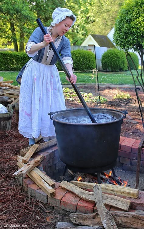 Laundry day.  Sure makes you appreciate your washer and dryer! Colonial Williamsburg Va, 18th Century Dress, 18th Century Costume, Colonial Times, Williamsburg Virginia, 18th Century Clothing, Historical Reenactment, Williamsburg Va, Colonial America