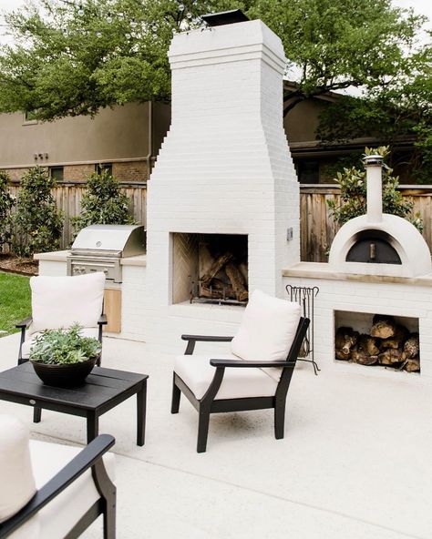 Outdoor Fireplace Designs, Outdoor Fireplace Patio, Outdoor Gathering, Patio Fireplace, Backyard Fireplace, Cozy Outdoor, Backyard Remodel, Backyard Inspiration, Backyard Patio Designs