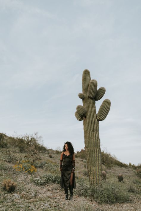 Desert Road Photoshoot, Joshua Tree Photo Shoot, Desert Birthday Photoshoot, Western Desert Photoshoot, Joshua Tree Photoshoot Women, Desert Girl Aesthetic, Dark Desert Aesthetic, Vintage Desert Aesthetic, Modeling Themes