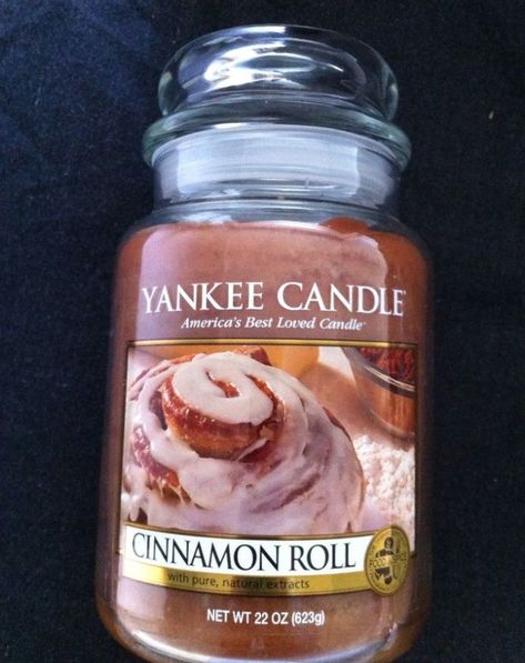 Candle Obsession, Yankee Candles, Candle Aesthetic, Candle Wax Melts, Cinnamon Roll, Yankee Candle, Christmas Aesthetic, Christmas Wishlist, Christmas Wishes