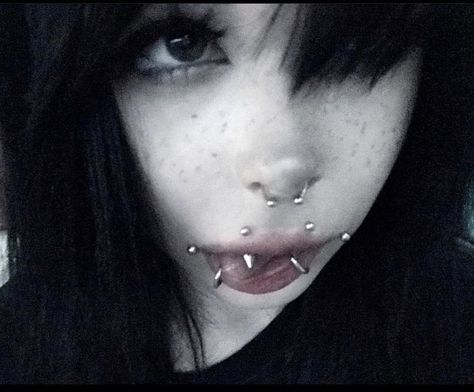 #emo #emogirl #y2k #scenecore #egirl discord pfp #pinterest #piercing #pfp #tumblr #dark #goth Emo Piercings, Angel Bites Piercing, Mouth Piercings, Face Piercings, Cool Piercings, Facial Piercings, Cute Piercings, Body Jewelry Piercing, Goth Makeup