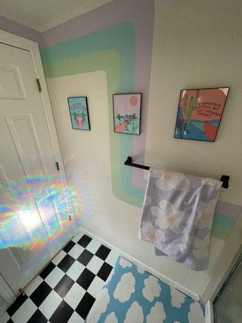 Black and white checker floor, cloud bath mat, pastel floral towel, pastel art, 70s inspired, rainbow Abstract Bathroom Ideas, Pastel And Black Bedroom, Easy Bathroom Mural, Black And Pastel Room, Pastel Eclectic Bathroom, Funky Bathroom Aesthetic, Bathroom Decor Pastel, Rainbow House Decor, Colorful Bathroom Aesthetic