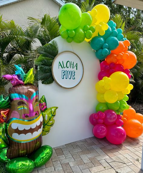 Hawaiian Balloon Backdrop, Aloha Balloon Arch, Hawaii Balloon Arch, Hawaiian Party Balloons, Luau Party Balloons, Luau Balloon Backdrop Ideas, Hawaiian Balloon Arch, Luau Balloon Arch, Balloon Pineapple