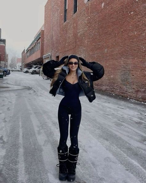 Mode Au Ski, Lexi Rivera, Silvester Outfit, Leggings Outfits, Ski Outfit, Winter Fashion Outfits Casual, Cozy Winter Outfits, Cold Outfits, Legging Outfits