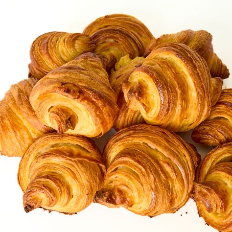 Beginner Croissants Crossiant Recipes Easy, Crossaint Recipe, Easy Croissant Recipe, Crossiant Recipes, Classic Puff Pastry, Crossant Recipes, Making Croissants, Baker Bettie, Ham And Cheese Croissant