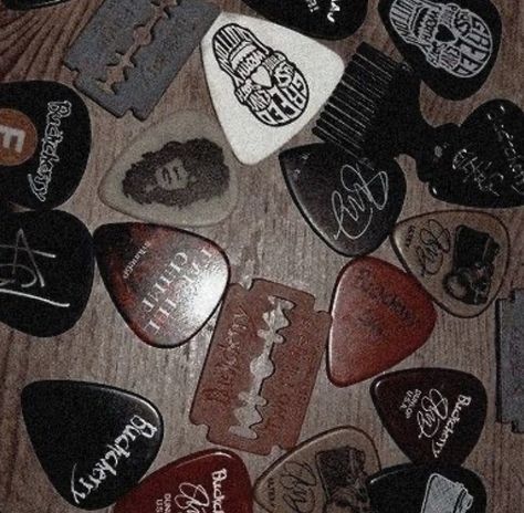 Rock Guitar Aesthetic, Six Aesthetic, Aesthetic Guitar, Guitar Aesthetic, Daisy Jones And The Six, Daisy Jones, Rock Guitar, Guitar Picks, Free Downloads