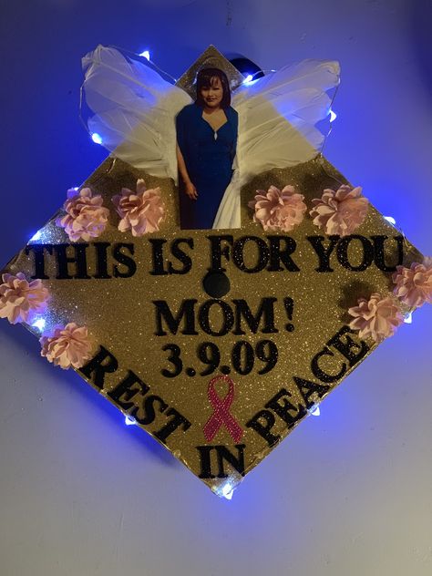 Rip Mom Graduation Cap, Rip Graduation Cap Ideas, Cap Decoration Graduation, High School Graduation Photos, Graduate Cap, Graduation Cap Decoration Diy, Custom Graduation Caps, High School Graduation Cap, Girl Graduation