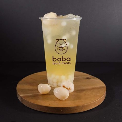 Lychee Boba Recipe | Honest Food Talks Lychee Bubble Tea Recipe, Lychee Jelly Bubble Tea, Lychee Jelly Recipe, Fruit Bubble Tea Recipe, Popping Boba Recipe, Lychee Boba, Lychee Bubble Tea, Lychee Tea, Asian Drinks