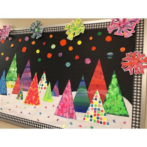 It’s Beginning to look a lot like CHRISTMAS! I have been dreaming about making this bulletin board for months!! All of my classes have… | Instagram Bulletin Board Tree, Christmas Hallway, Holiday Bulletin Boards, Christmas Bulletin Boards, Art Bulletin Boards, Christmas Bulletin Board, Christmas Bulletin, Preschool Bulletin Boards, Winter Art Projects