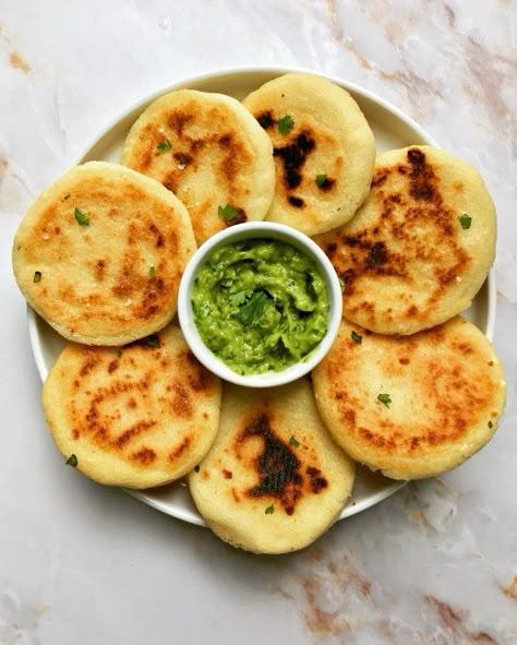 Gluten Free Arepas, Vegan Arepas Recipe, Vegan Colombian Food, Arepas Recipe Colombian, Columbian Arepas, Vegan Arepas, South American Food, Colombian Arepas, Baked Plantains