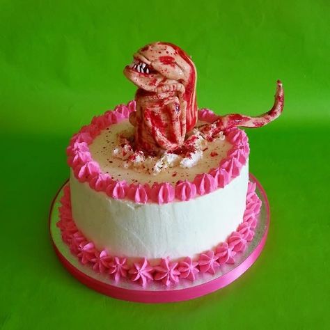 Xenomorph Funny, Horror Cakes, Alien Cake, Horror Cake, Giger Alien, Ellen Ripley, Movie Cakes, H.r. Giger, Delicious Dips Recipes