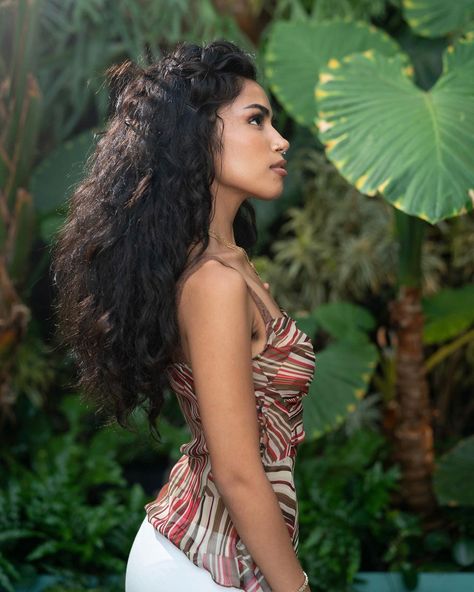 Latina Aesthetic, Straight Layered Hair, Goddess Aesthetic, Black Goddess, European Women, A Goddess, African American Women, Layered Hair, African Women