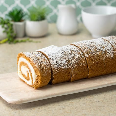 Pumpkin Cake Filling, Pumpkin Roll Recipe Easy, Pumpkin Rolls Recipe, Swiss Rolls, Cake Roll Recipes, Pumpkin Roll, Dessert Party, Swiss Roll, Roll Recipe