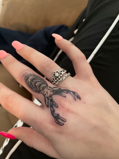 Couple Tattoos Western, Outlaw Woman Tattoo, Western Hand Tattoos, Western Grunge Aesthetic, Outlaw Tattoo, Outlaw Women, Western Grunge, Finger Tattoo, Couple Tattoos