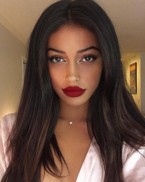 237.6k Likes, 1,947 Comments - Cindy Kimberly (@wolfiecindy) on Instagram: “u ever get mad and do your makeup for no reason” Gina Lorena, Cindy Wolfie, Red Lips Makeup Look, Katerina Petrova, Red Lip Makeup, Beauty Make-up, Cindy Kimberly, Beauty Images, Maquillaje Natural