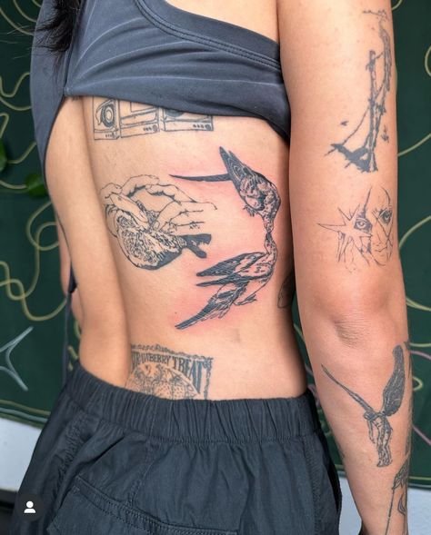 Overlapping Tattoos, Tattoos Classy, 16 Tattoo, Tato Jari, Funky Tattoos, Torso Tattoos, Small Pretty Tattoos, Fine Line Tattoo, Classy Tattoos