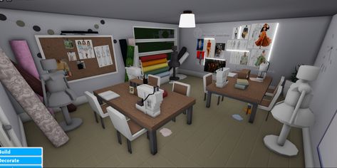 Bloxburg School Lunch Room, Bloxburg School Office Ideas, Bloxburg School Dorm Ideas, Bloxburg School Library, Office Building Bloxburg, Bloxburg School Interior Ideas, Bloxburg Music Room Ideas, Bloxburg Art Classroom, Art Class Bloxburg