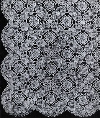 NEW! Wedding Ring Bedspread crochet pattern from Bucilla Cottons Banquet Cloth & Bedspread Creations, Bernhard Ulmann Volume No. 106 from 1935. Lace Bedspread, Ring Crochet, Crochet Cable Stitch, Delicate Crochet, Crochet Bedspread Pattern, Crochet Afgans, Lace Designs, Crochet Blanket Afghan, Lace Doily