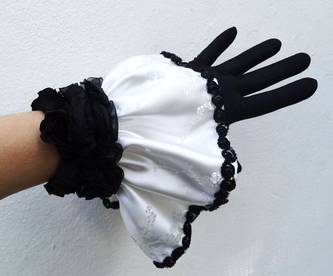 Clown Costume Cuffs, Black, White, Victorian, Retro, 1930's look - Batcakes Couture. $84.95, via Etsy. I may have to make something like this. Pierrot Costume, Costume Clown, Clown Costumes, Circus Outfits, Pierrot Clown, Clown Clothes, White Victorian, Aleister Crowley, Circus Costume