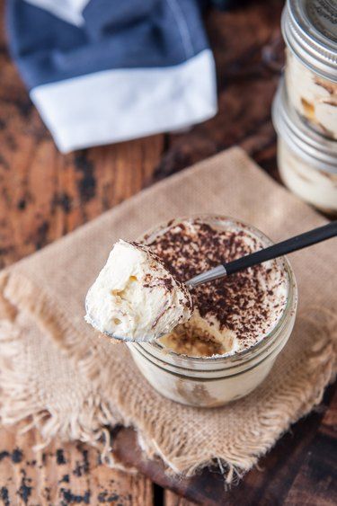 Tarimisu Recipe, Tiramisu Recipe With Alcohol, Individual Tiramisu, Classic Tiramisu Recipe, Tiramisu Cake Recipe, Mason Jar Recipe, Classic Tiramisu, Easy Tiramisu Recipe, Tiramisu Dessert