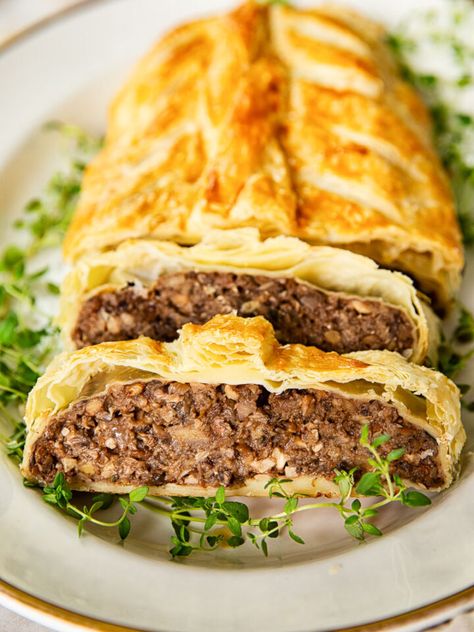 Dinner Archives - Vikalinka Mushroom Wellington Vegetarian, Vegetarian Wellington, Vikalinka Recipes, Mushroom Filling, Mushroom Wellington, Borscht Recipe, Wellington Recipe, Vegetarian Thanksgiving Recipes, British Recipes