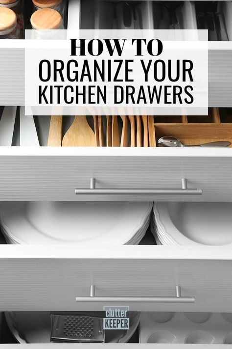 Discover shortcuts for drawer organization so you can always find exactly what you need. Organize your kitchen drawers once and for all. Cutlery Drawer Organization, Kitchen Gadgets Organization, Cutlery Drawer, Cleaning Supplies Organization, Kitchen Storage Space, Drawer Organization, Organized Kitchen, Organize Your Kitchen, Farmhouse Kitchen Island