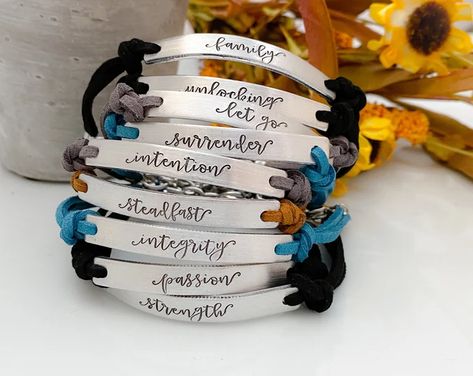 Stamping Metal, Word Bracelets, Washer Bracelet, Woodburning Ideas, Jewelry Stamping, Washer Jewelry, Remembrance Necklaces, Ideas Regalos, Custom Teacher Gifts