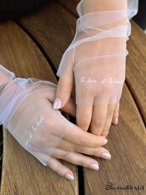 Wedding Gloves Fingerless, Gloves For Wedding, Gloves Bride, Bridal Shop Decor, Wedding Sleeves, Bride Gloves, Tulle Gloves, Wedding Tulle, Mesh Gloves