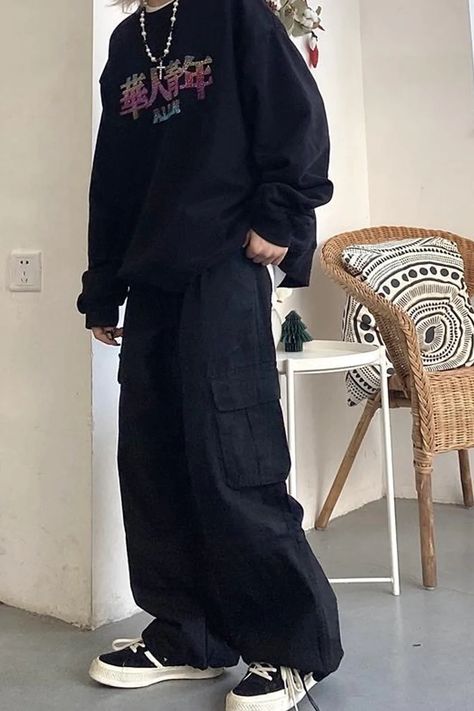 Loose Wide Leg Hip Hop Cargo Men Pants – Tomscloth Skater Male Outfits, Ootd Cargo Pants Men, Baggy Street Style Men, Loose Outfit Men, Masculine Streetwear, Mens Baggy Outfit, Rave Fits For Guys, Cargo Pants Outfit Men Streetwear, Alt Male Fashion