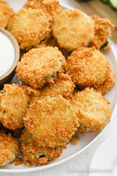 Fried Zucchini Fried Banana Recipes, Fried Zucchini Recipe, Fried Zucchini Recipes, Zucchini In The Oven, Quick Bread Recipes Easy, Easy Zucchini Recipes, Eating On A Dime, Fried Zucchini, Easy Peasy Recipes