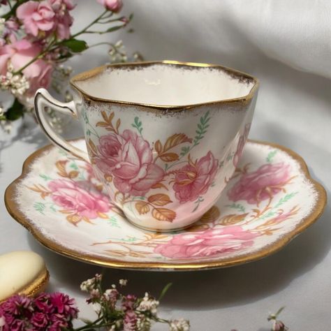 Vintage Rosina Pink Flower Tea Cup Saucer England Bone China Gilt Trim Flower Tea Set, Edible Tea Cups, Lucky Vicky, Sea Beast, Pink Tea Set, Flower Tea Cup, Porcelain Tea Cups, Rave Fit, Library Cafe