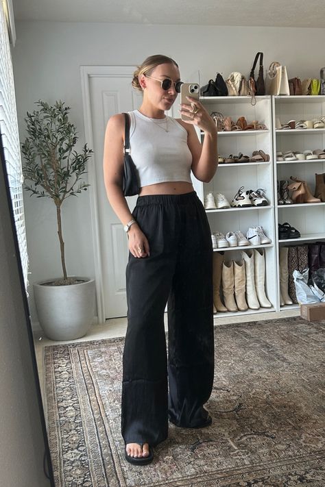 Open Leg Pants Outfit, Linen Trousers Outfit Casual, Casual Black Pants Outfit Summer, Summer Outfits Flowy Pants, Flowy Wide Leg Pants Outfit, Black Linen Trousers Outfit Summer, Black Drawstring Pants Outfit, Black Cotton Pants Outfit, Black Beach Pants Outfit