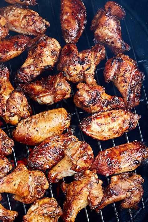 Wings Marinade Grilled, Charcoal Grilled Chicken Wings, Best Grilled Wings Recipe, Crispy Grilled Wings, Chicken Wings Bbq Grill, Grilled Chicken Wing Recipes, Chicken Wings On Charcoal Grill, Bbq Wings Grilled, Best Grilled Chicken Wings